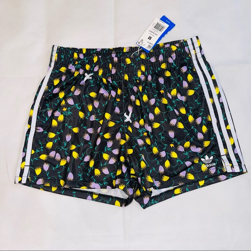 Adidas | Womens Adidas Set Cropped T-shirt/ shorts - Picture 2 of 13